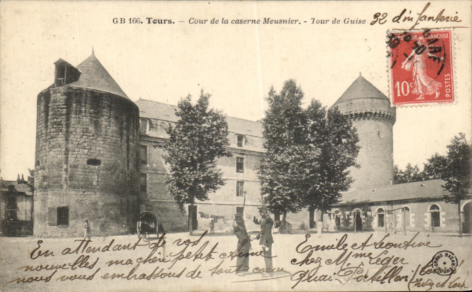 CPA Tours Court Of the Barracks Meusnier Turn Of Militaria Own way