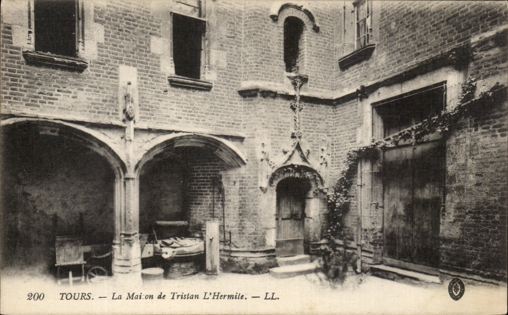 CPA Tours the House of Tristan the Hermit