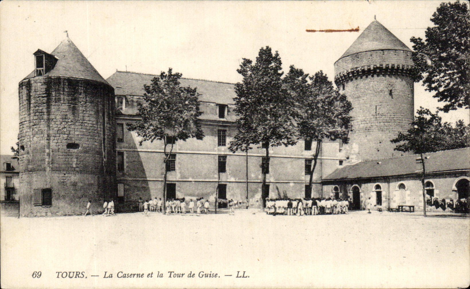 CPA Tours the Barracks and the Tower of Militaria Own way