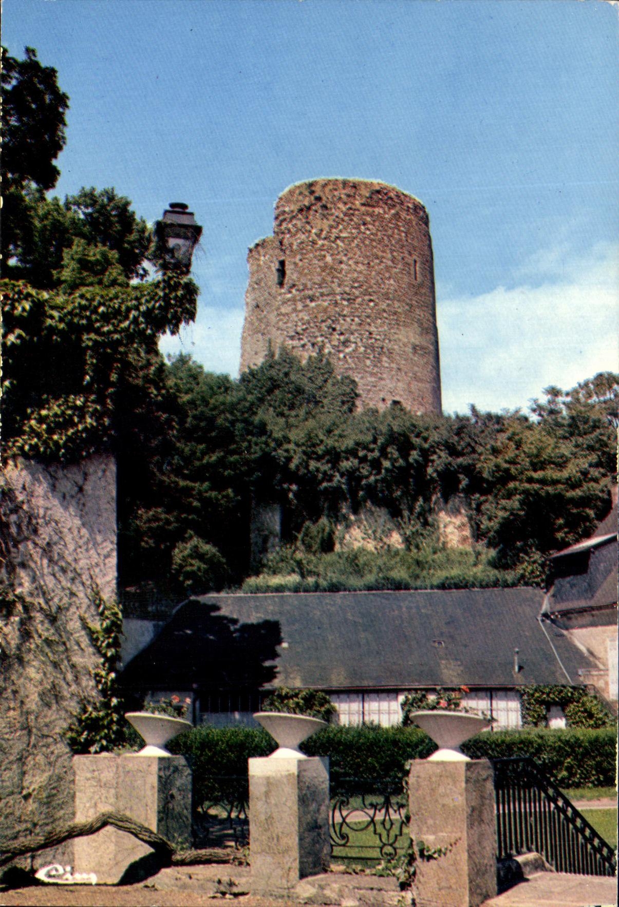 CPM Chateau Renault La tour de Carament