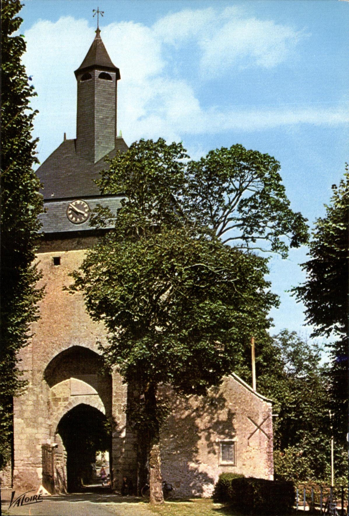 CPM La Vallee De la Brenne chateau Renault la porte du chateau
