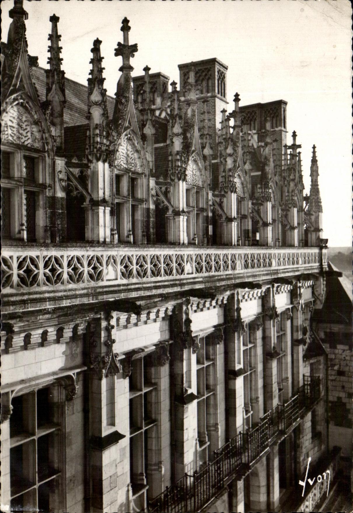 CPA Amboise Le chateau facade Charles VIII