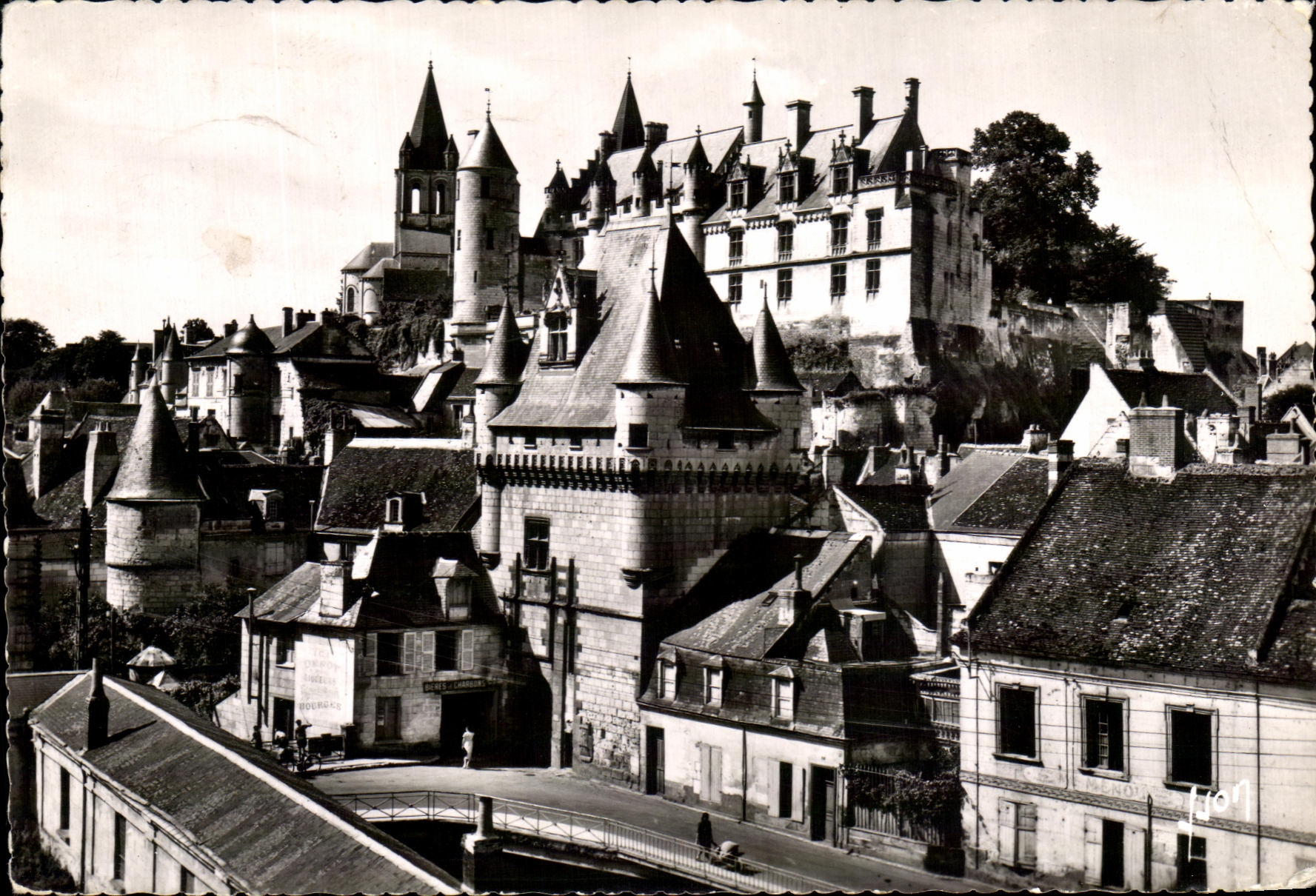 CPSM Loches le Chatdau et la Porte des cordeliers