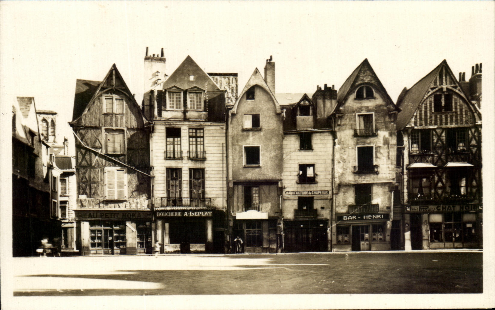 CPA Tours Place Plumereau Old women houses of 15th