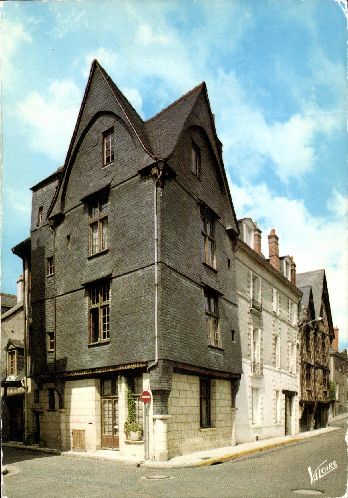 MODERN CARD Wonders Of the Loire Valley Tours the Old man Tours the Place Fair