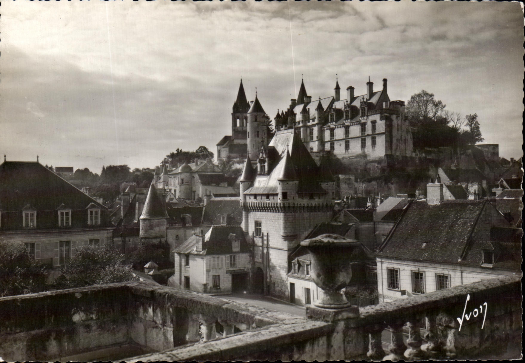 CPSM Loches La Porte des Cordeliers et le Chateau royal