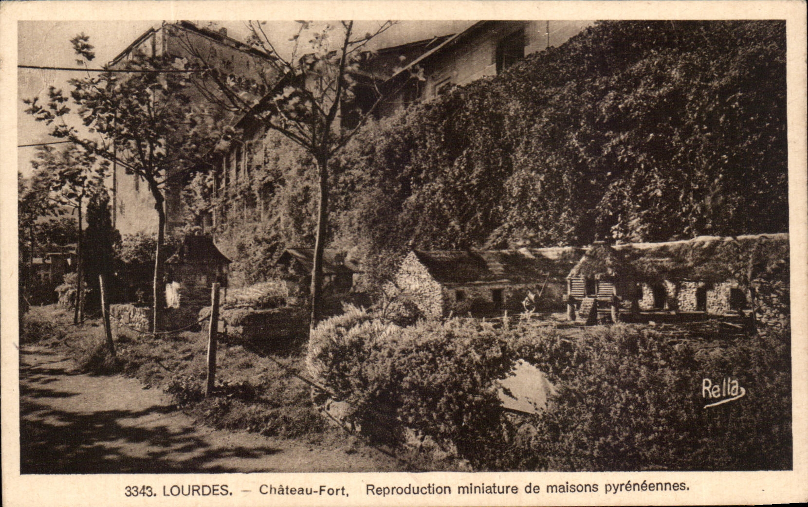 CPA Lourdes Chateau Fort Reproduction miniature de maisons pureneenes
