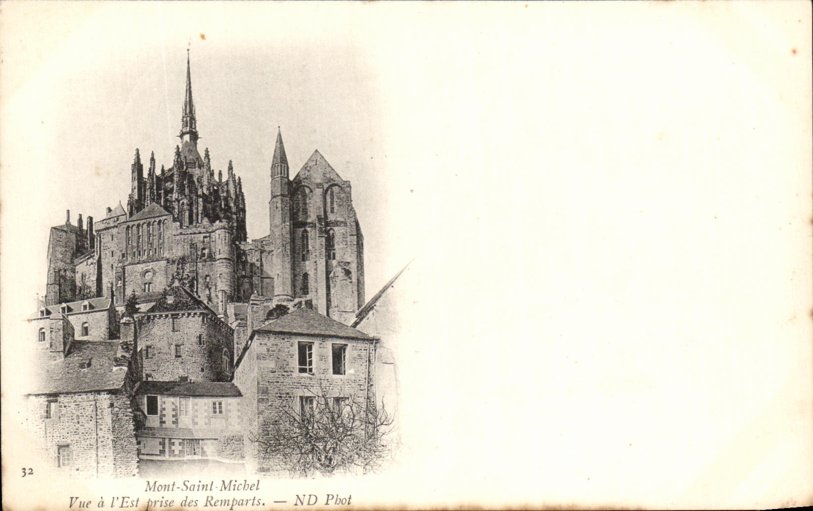 CPA Mont Saint Michel Vue l'est prise des Remparts 