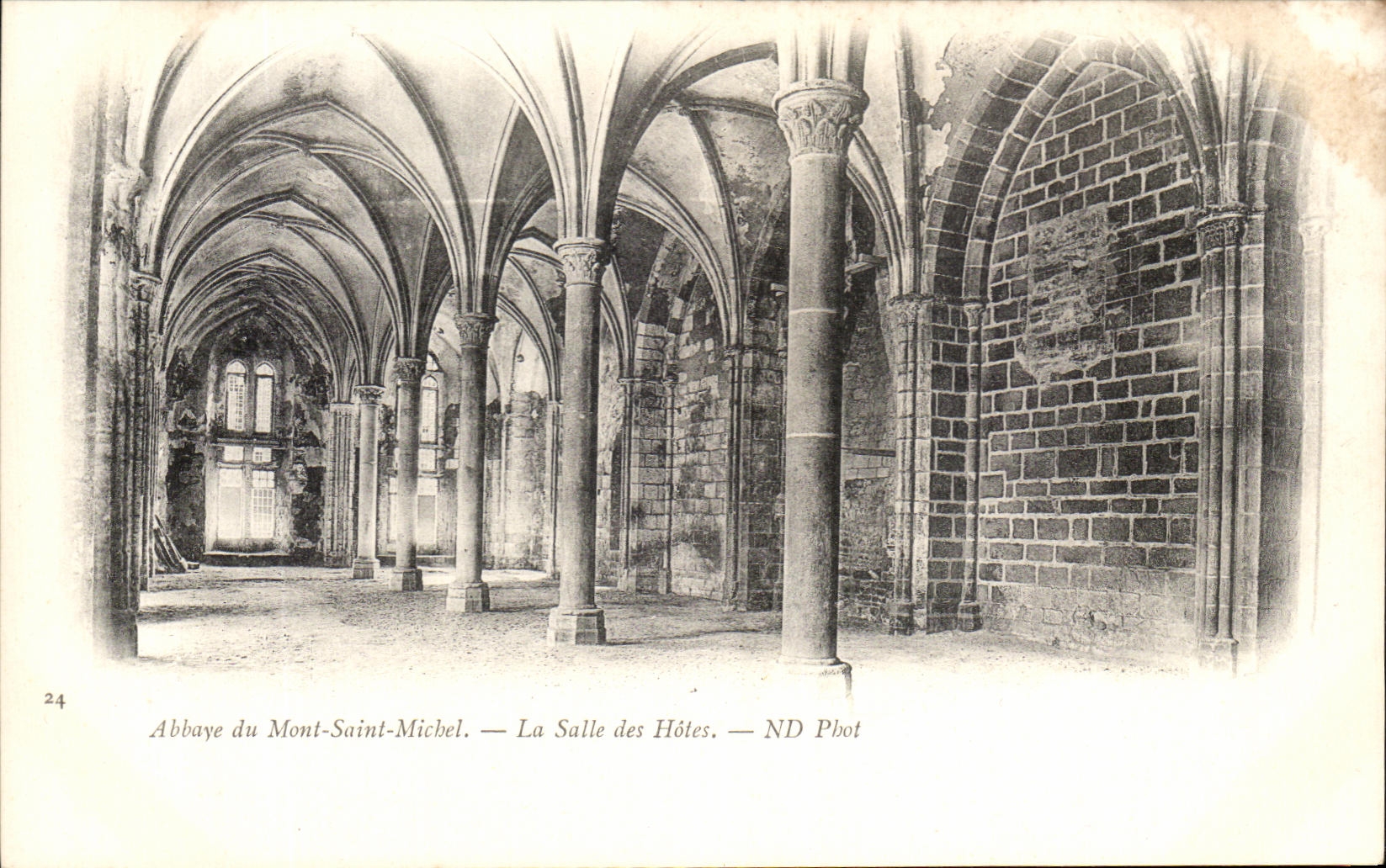 CPA Abbaye du Mont Saint Michel La Salle des Hotels