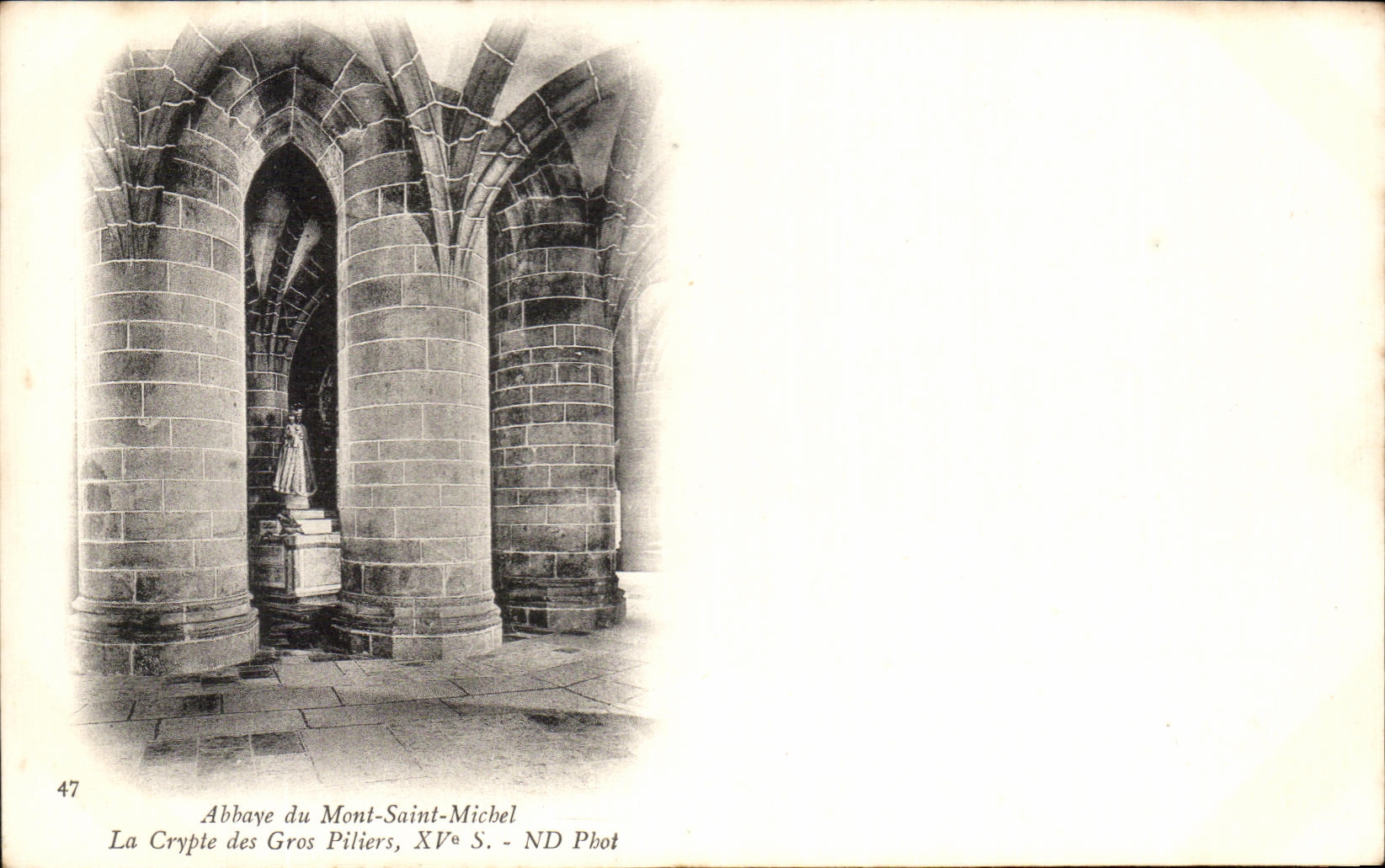 CPA Annaye Du Mont Saint Michel La Crypte des Gros Piliers 
