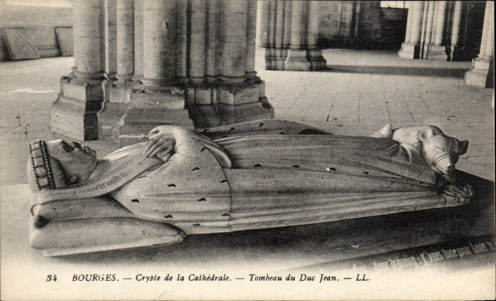 Cripta de CPA Bourges de la tumba de la catedral del duque Jean