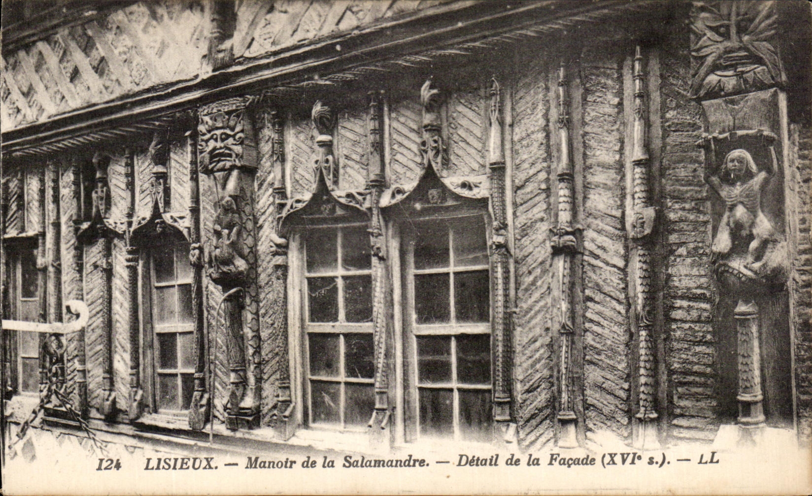 CPA Lisieux Manoir de la Salamandre Detail de la Facade