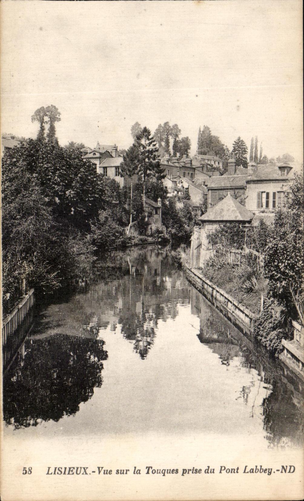 CPA Lisieux Vue sur la Touques prise du Pont Labbey