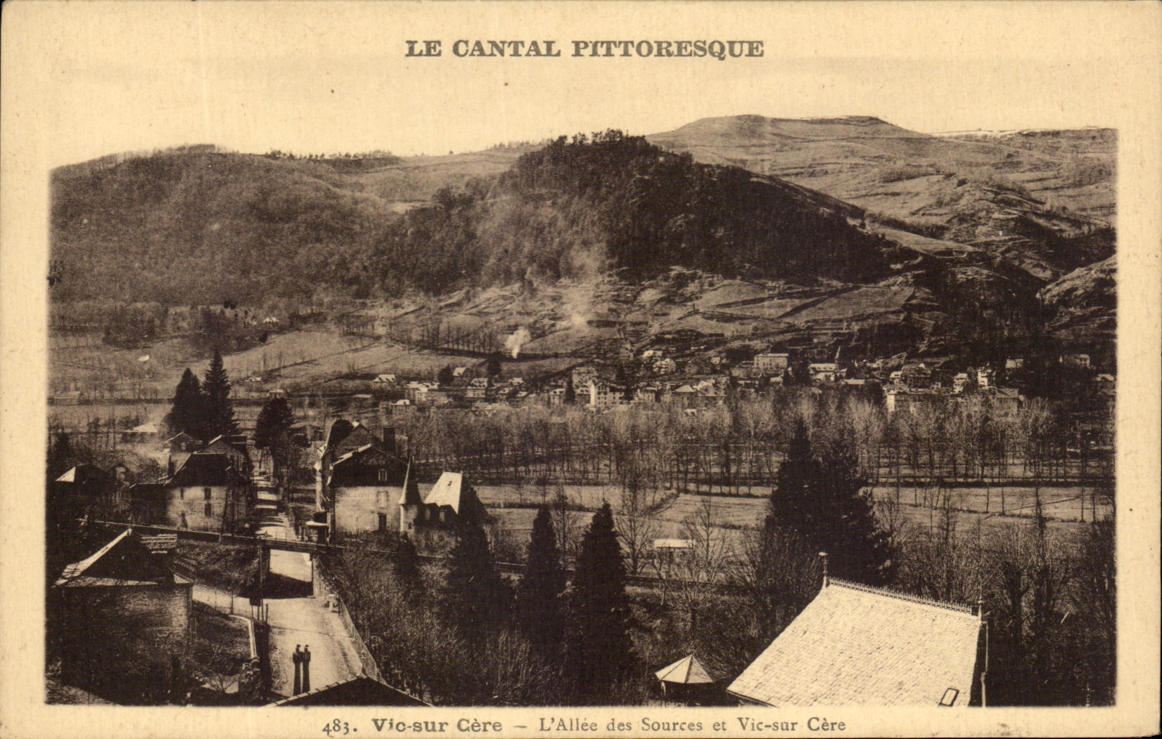 CPA Le Cantal Pittoresque Vic Sur Cere L'Allee des Sources et Vic Sur Cere