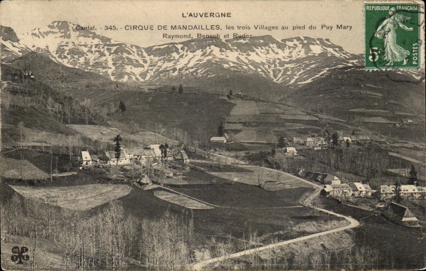 CPA L'Auvergne Cantal Cirque de Mandailles les trois Villages au Pied du Puy Mary Raymond