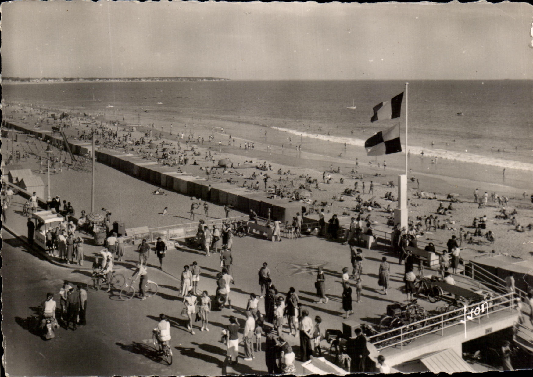 CPSM La Baule the beach