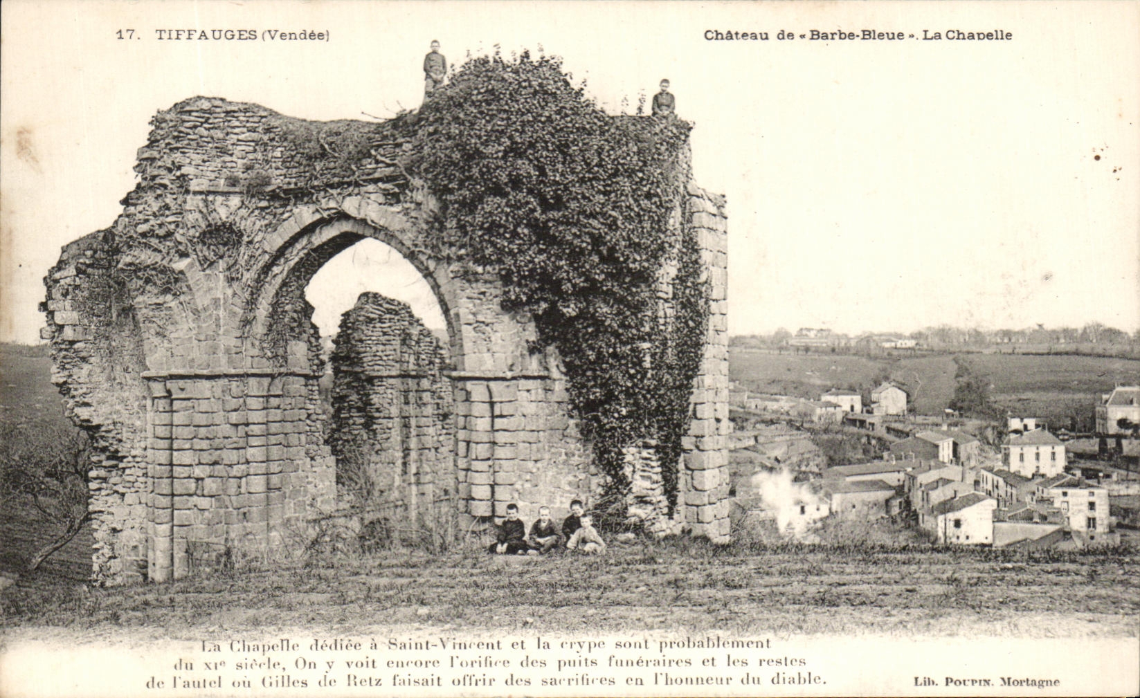 CPA Tiffauges chateau De Barbe Bleue La Chapelle Enfants