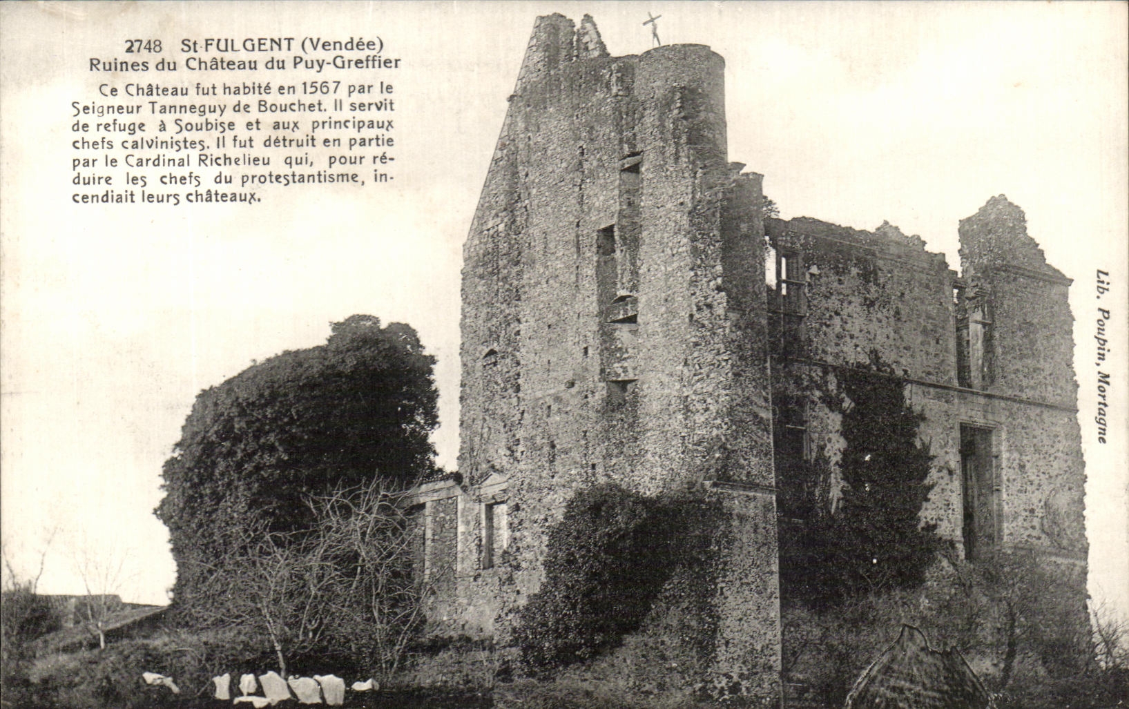 CPA St Fulgent Ruines Du Chateau Du Puy Greffier Ce Chateau Fut Habite