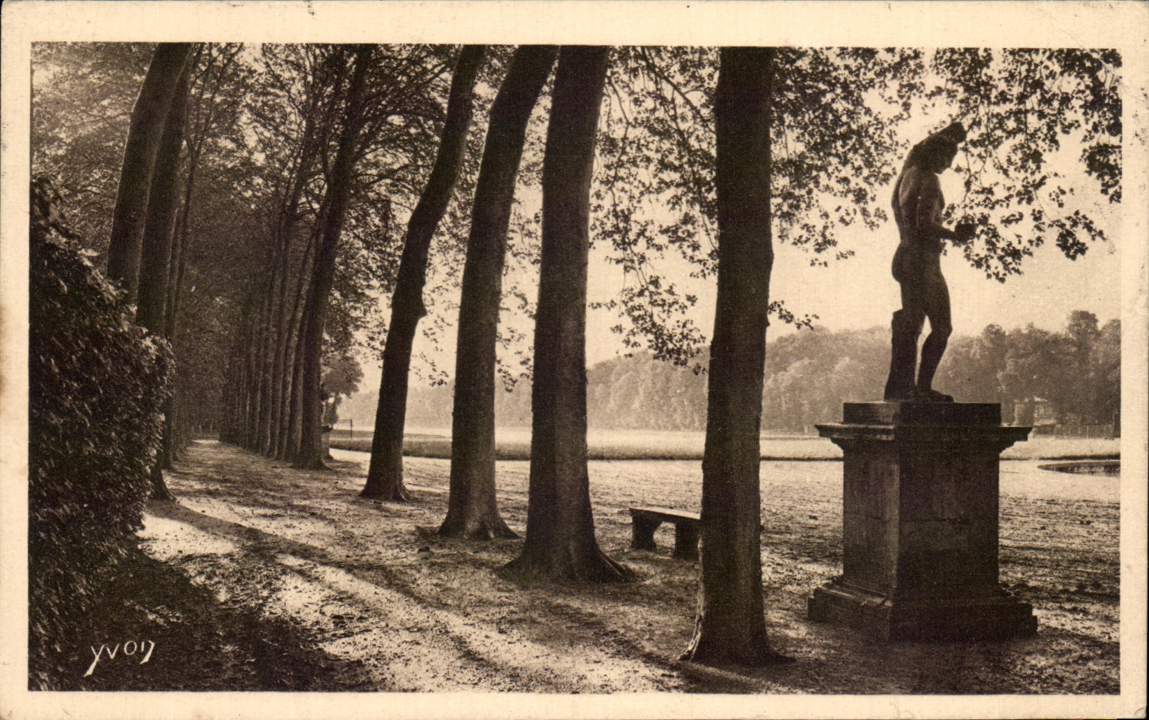 CPA Splendeurs Et Charmes De Versailles Allee en bordure du Bassin d'Apollon