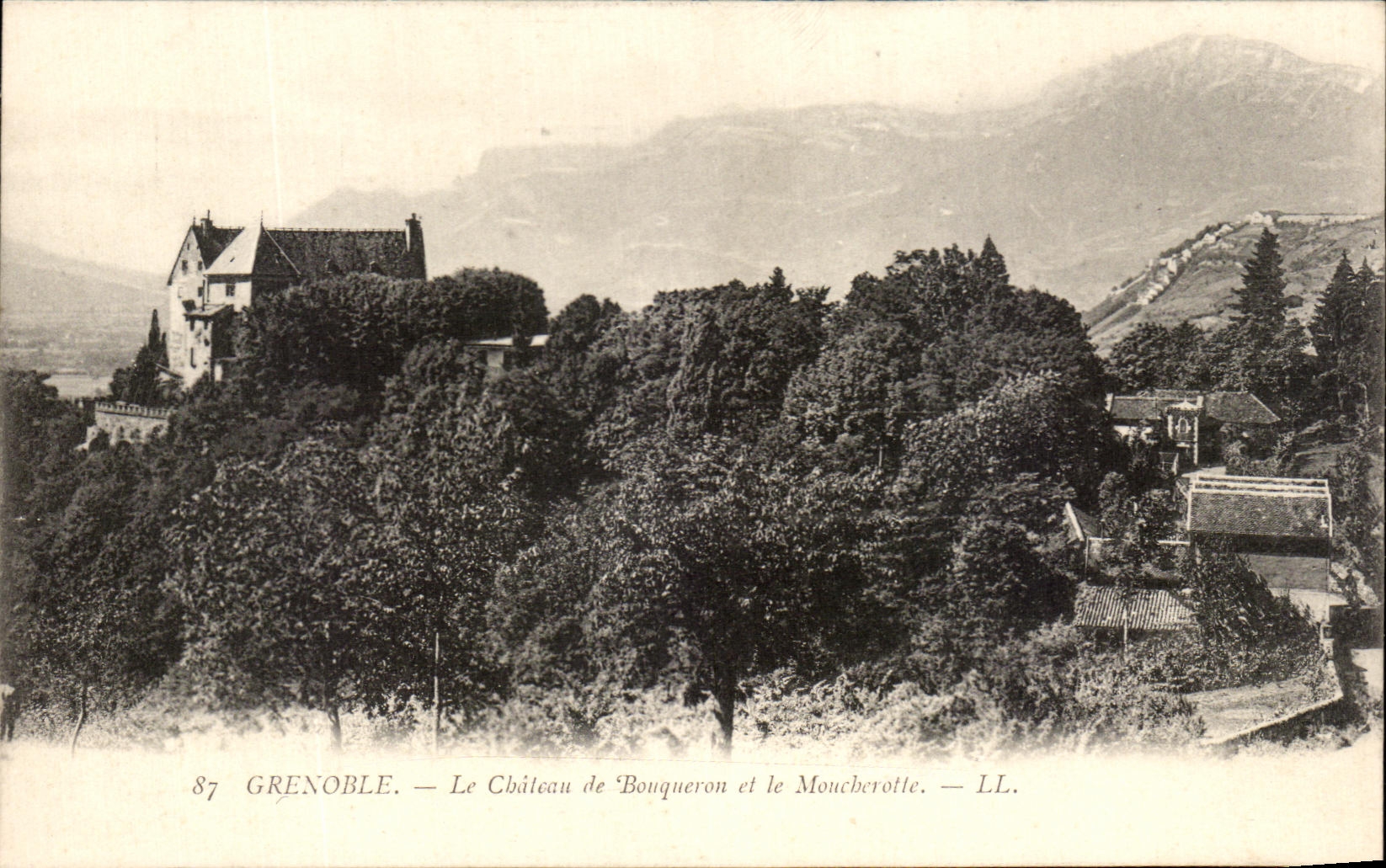 CPA Grenoble Le chateau de Bonqueron et le Moncherrotte