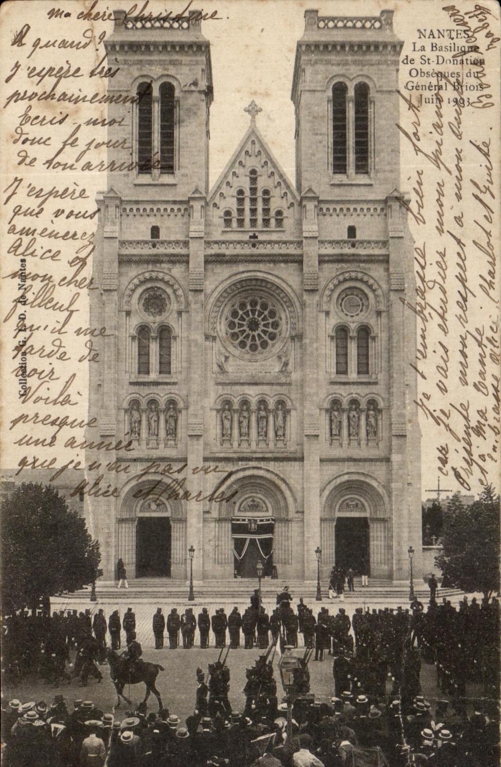 CPA Nantes the basilica of St Donation General Funeral Briois