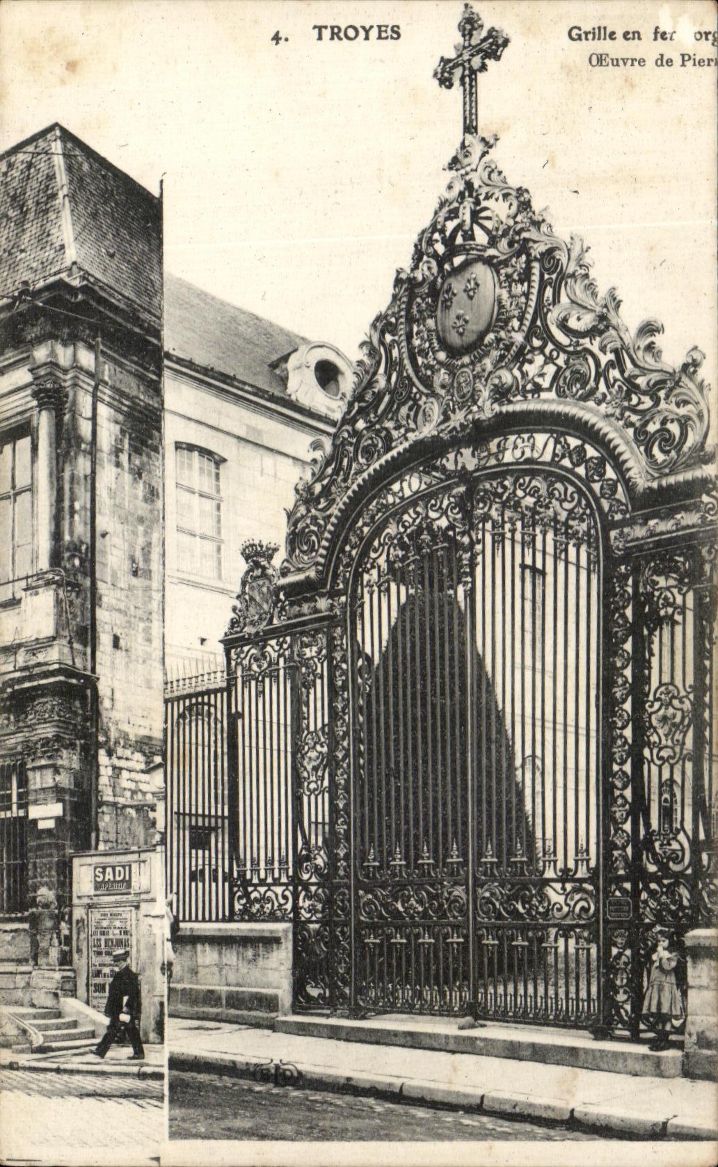 CPA Troyes Roasts out of wrought iron