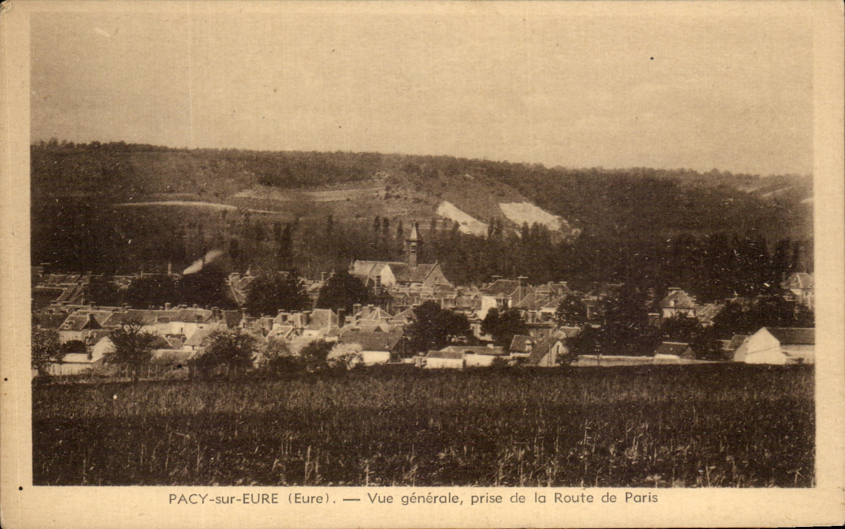 CPA Pacy Sur Eure Vue Generale Prise De La Route De Paris