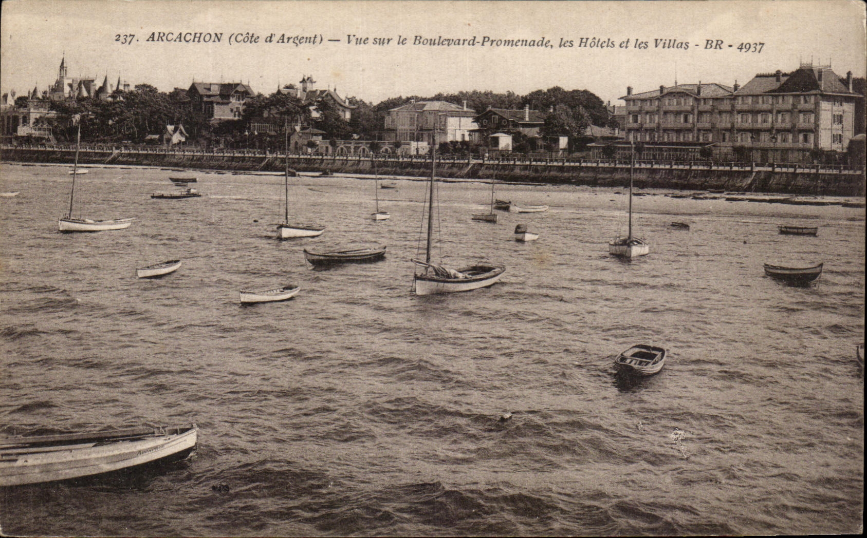 CPA Arcachon Vue Sur le Boutevard Promenade les Hotels et les Villas