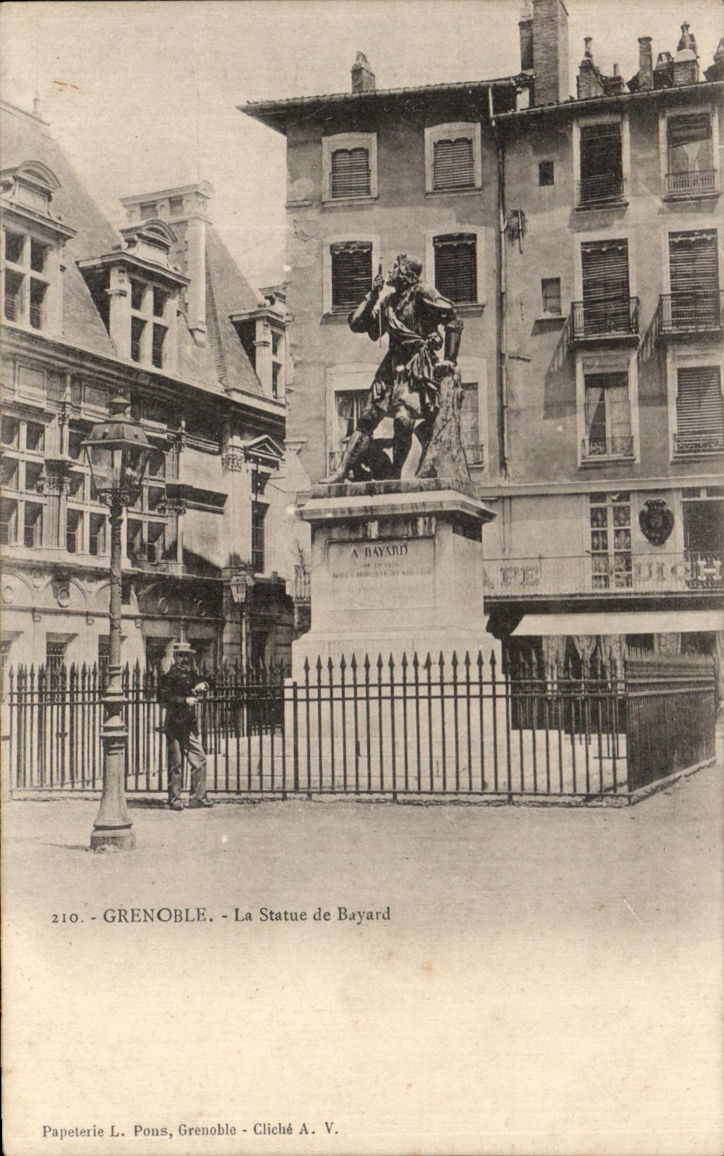 CPA Grenoble La Statue De Bayard