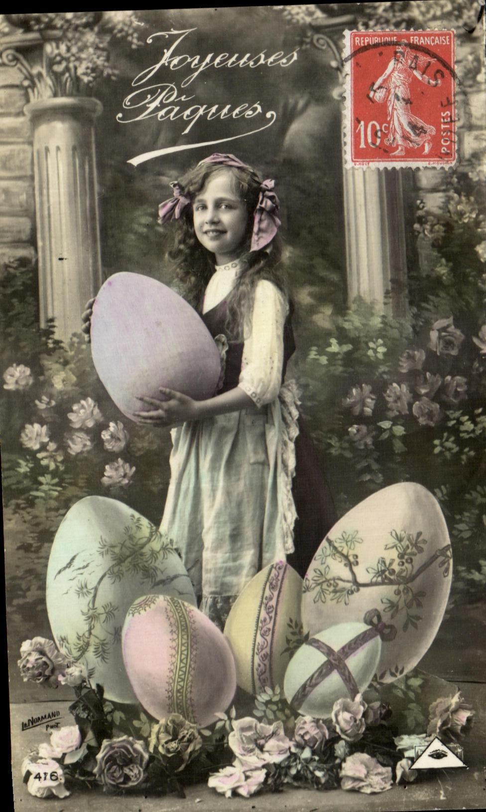 CPA Joyeuses Paques Enfant oeufs