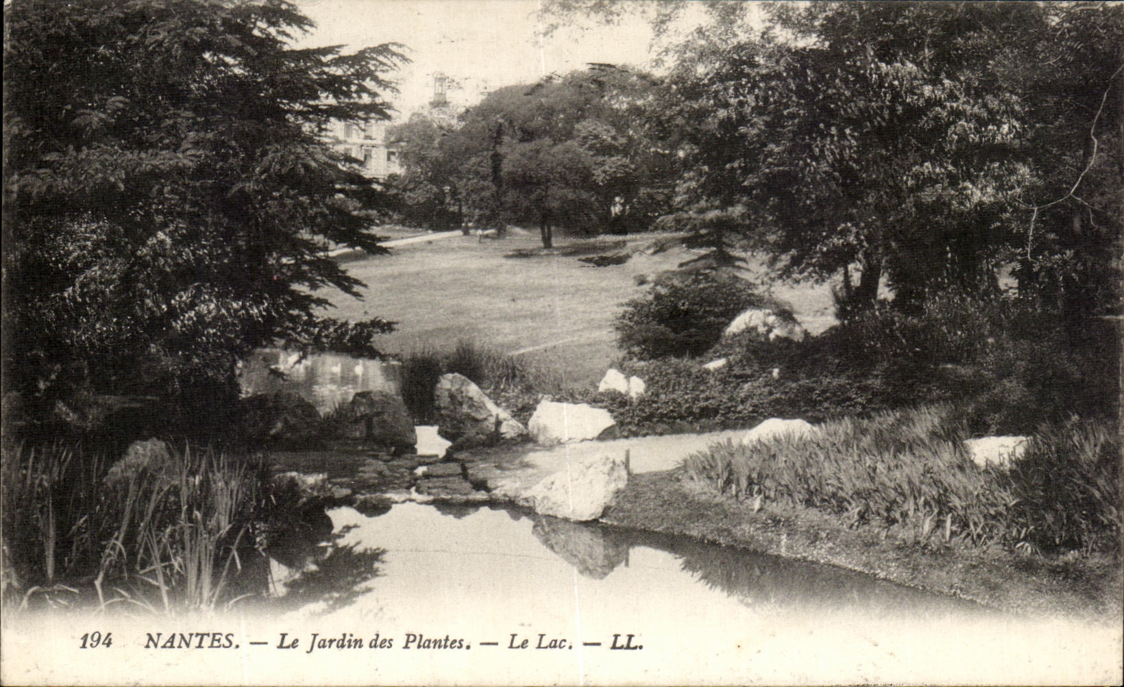 CPA Nantes the Botanical garden the lake