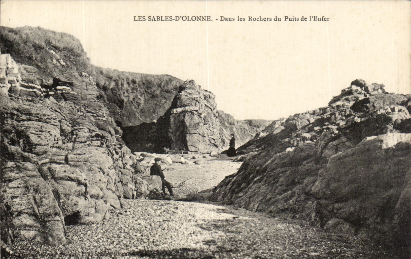 d'Olonne de los Sables de CPA en las rocas del bien de I Enfer