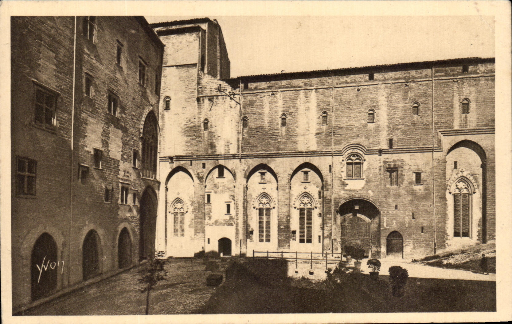 Paladar de CPA Avignon del patio de papas Main