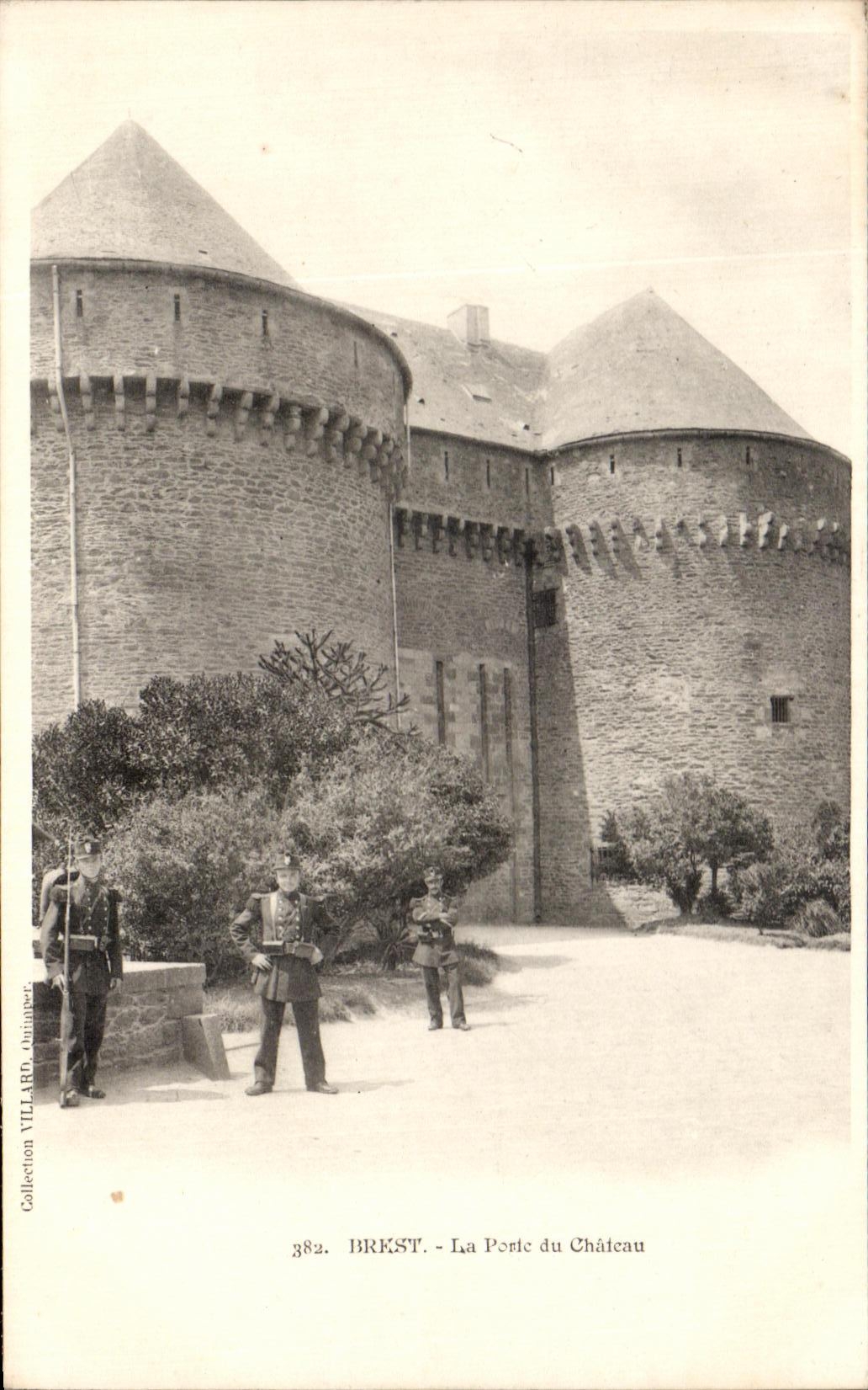CPA Brest La Porte Du Chateau Soldats Militaria