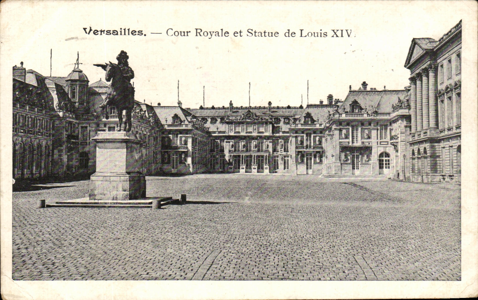 CPA Versailles Cour Royale Et Statue De Louis XIV