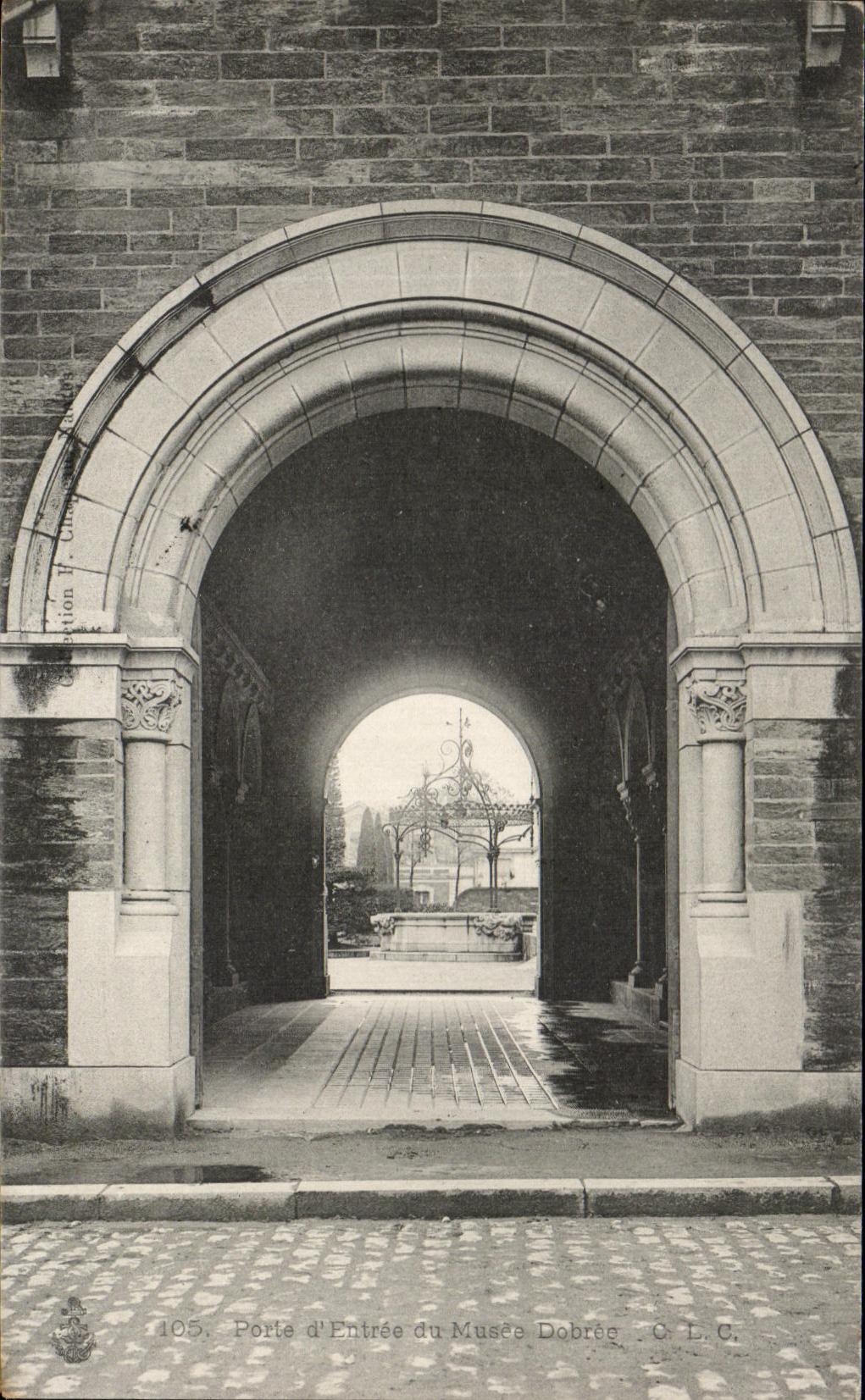 CPA Main door of the Museum Dobree Nantes