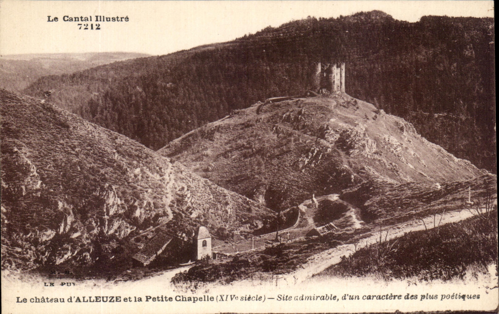 CPA Le Chateau d'Alleuze et la Petite Chapelle 
