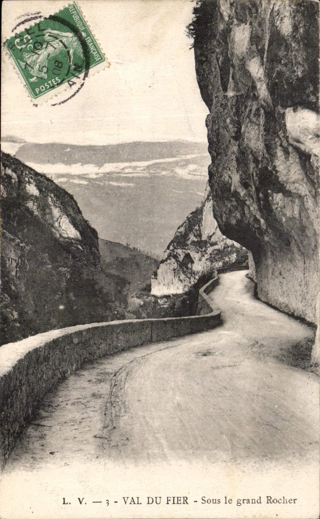 CPA Val Du Fier Sous le grand Rocher