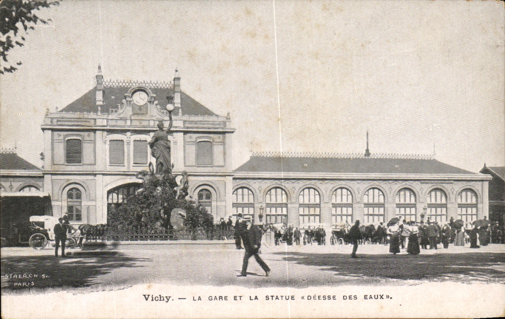 CPA Vichy Train station And Statue