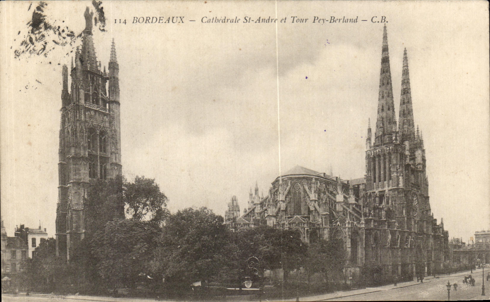 CPA Bordeaux Cathedrale St Andre Et tour Pey Berland