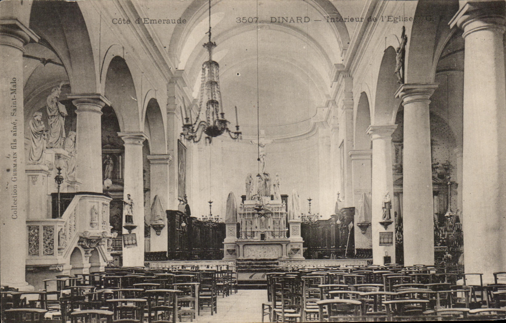 CPA Dinard Cote D'Emeraude Interieur de L'Eglise