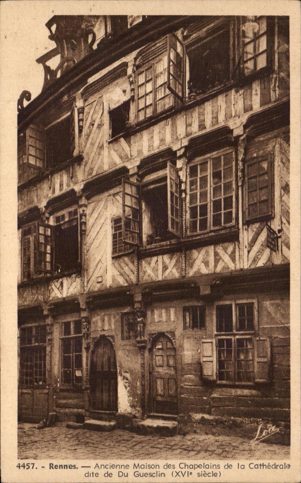 CPA Rennes Ancienne Maison des Chapelains de la Cathedrale dite de Du Guesclin 