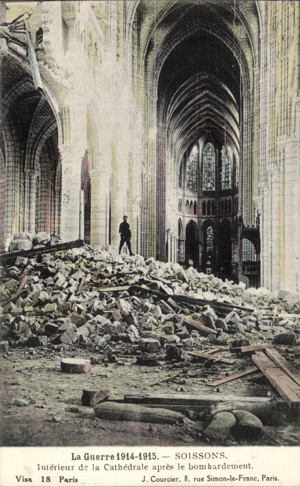 CPA Soissons Interieur de la Cathedrale apres le Bombardement Militaria