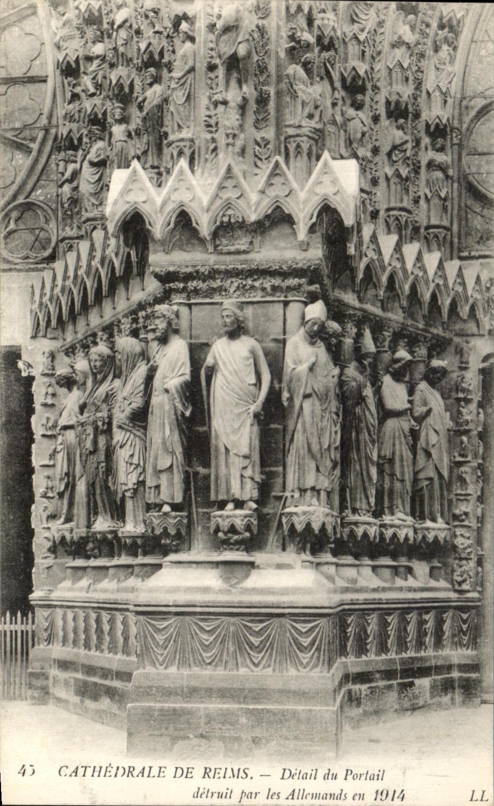 CPA Cathedrale De Rheims Detail of the Gate destroyed by German in 1914