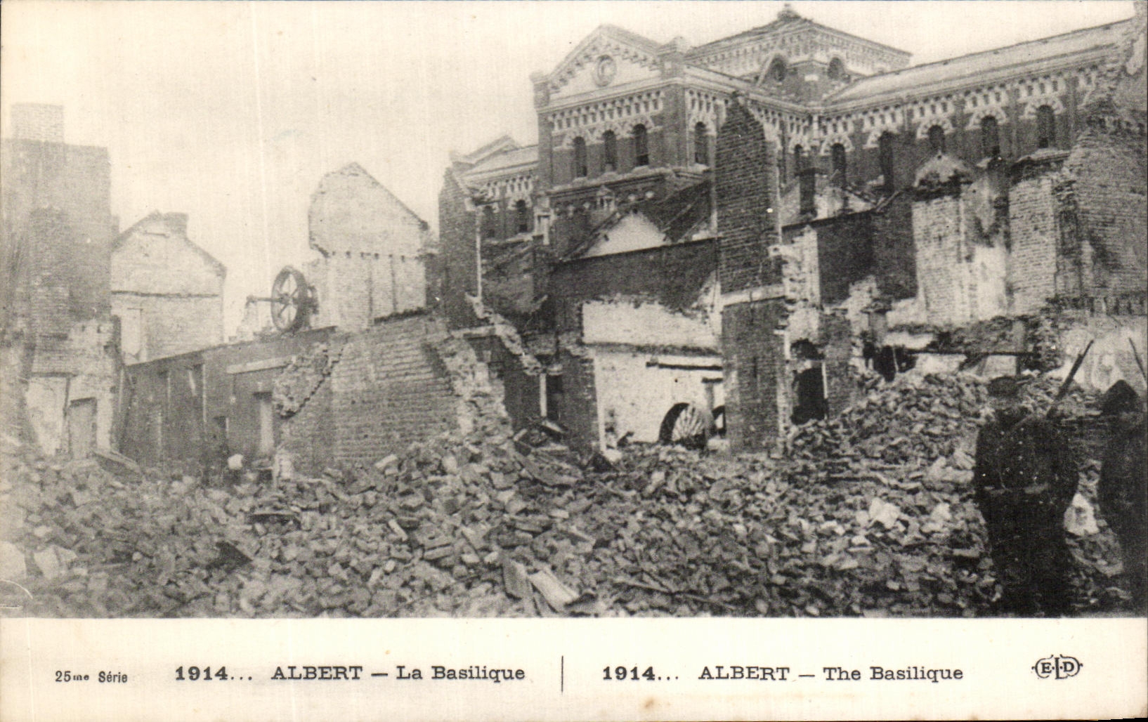 CPA Albert La Basilique Militaria