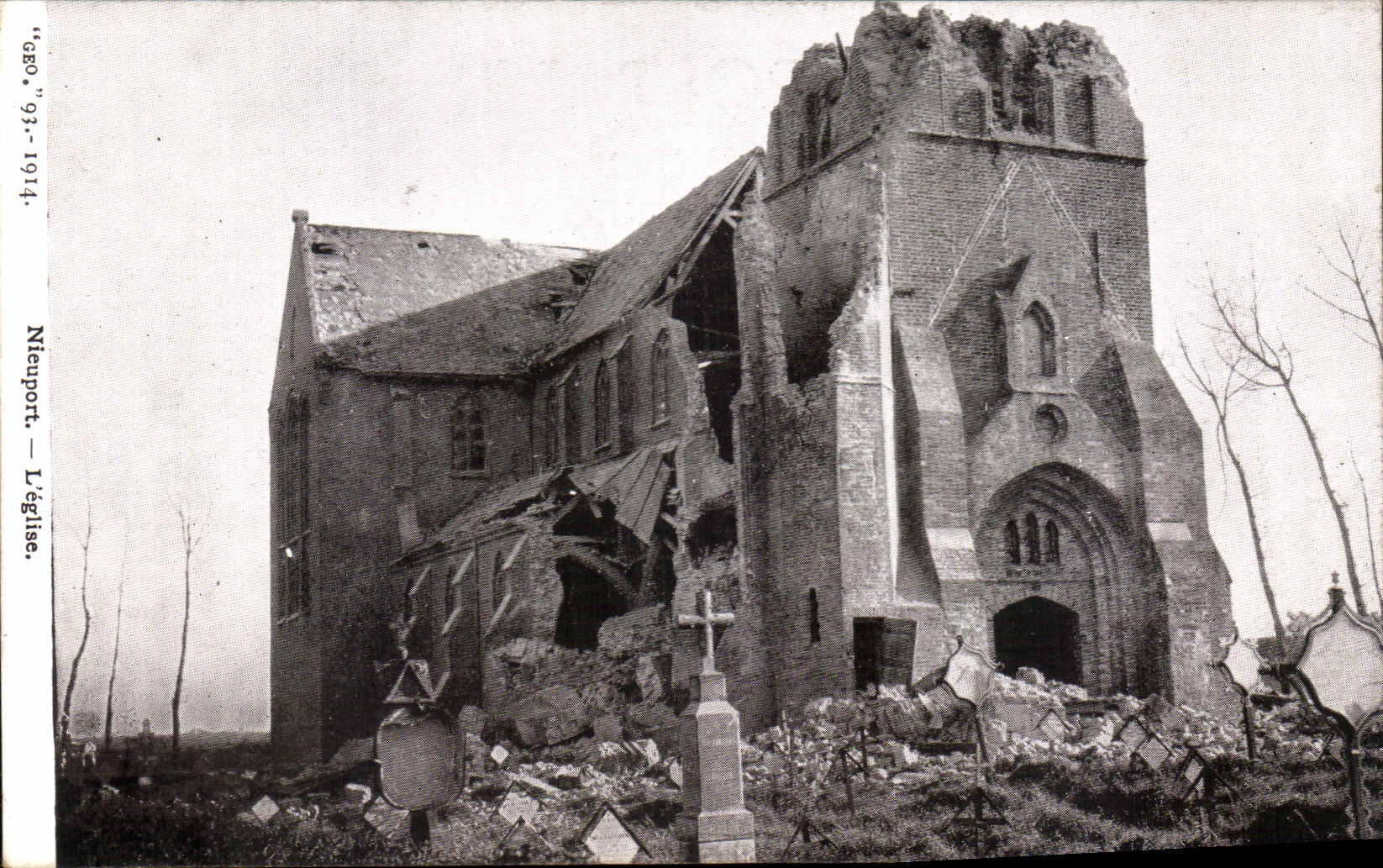 CPA Nieuport the Militaria Church