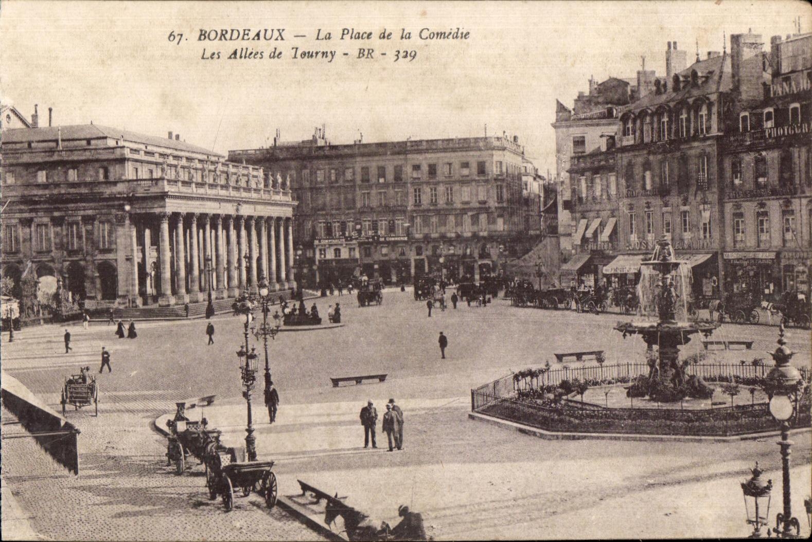 CPA Bordeaux La Place De La Comedie Les Allees De Tourny