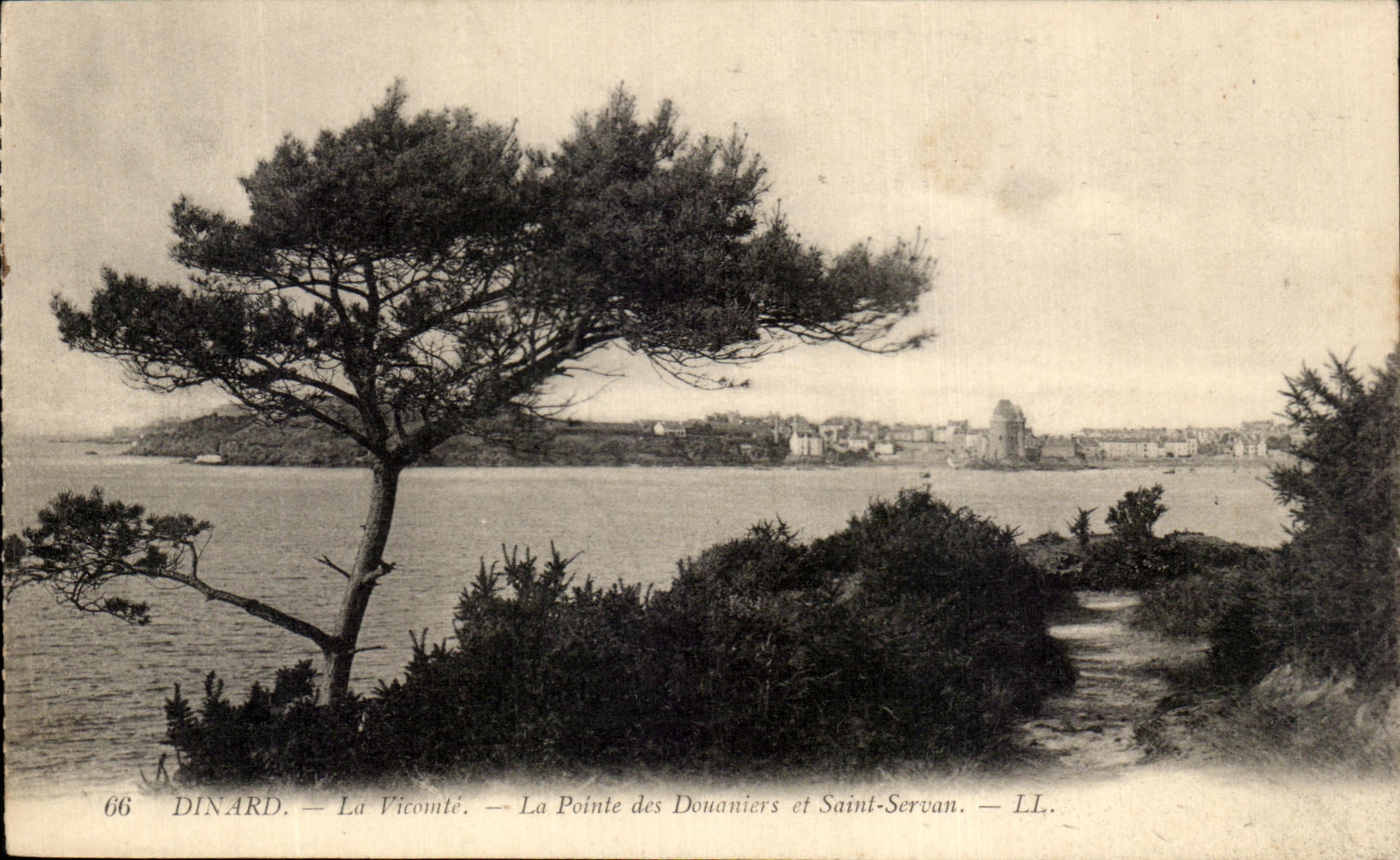CPA Dinard La Pointe Des Douaniers Et Saint Servan