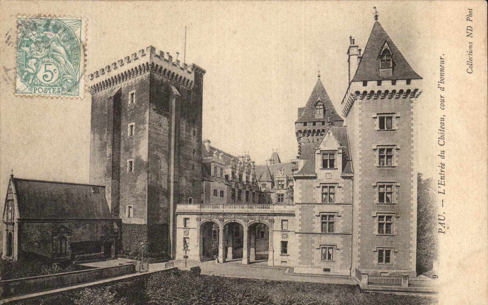 CPA Pau Entering of the Castle Main courtyard