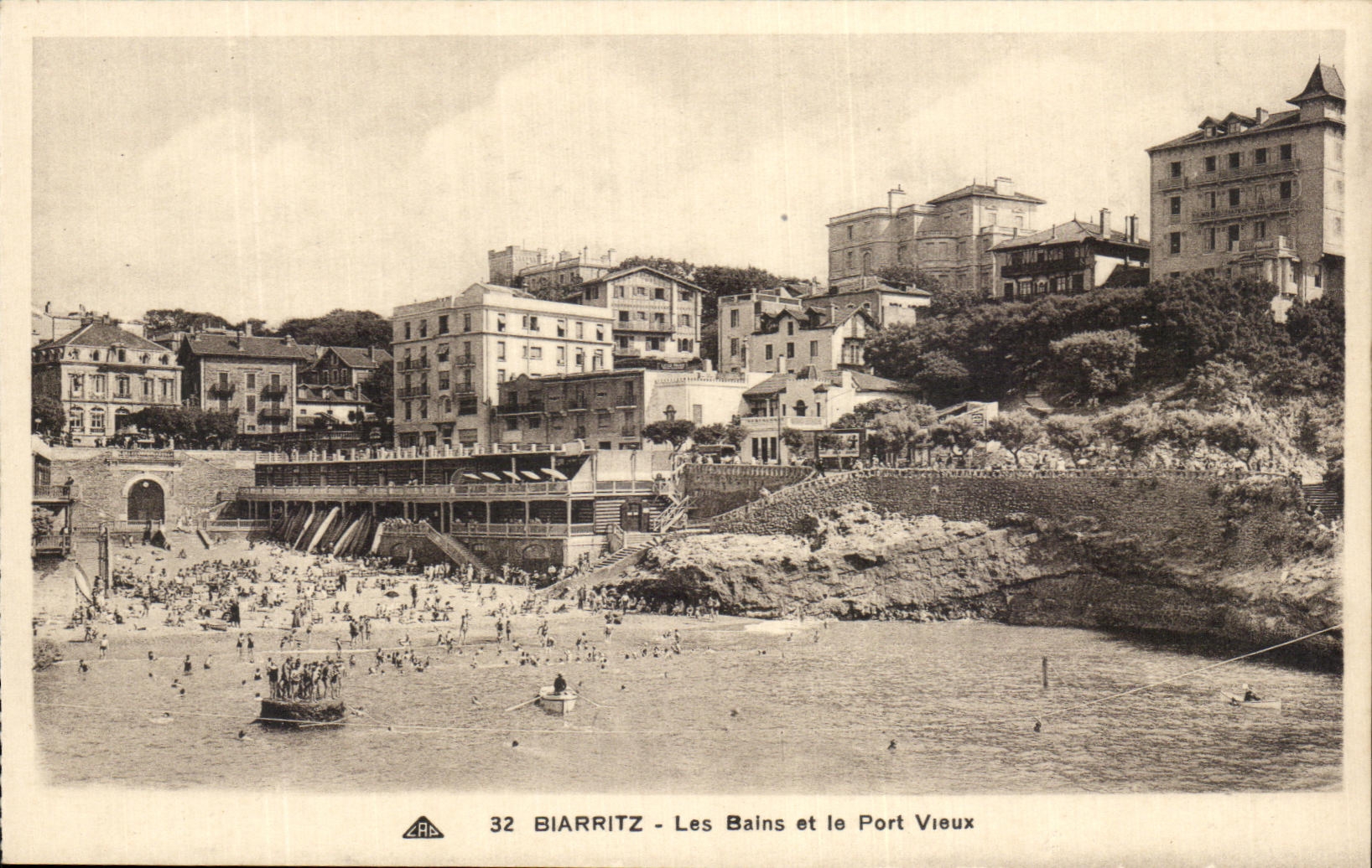 CPA Biarritz Les Bains et le port Vieux